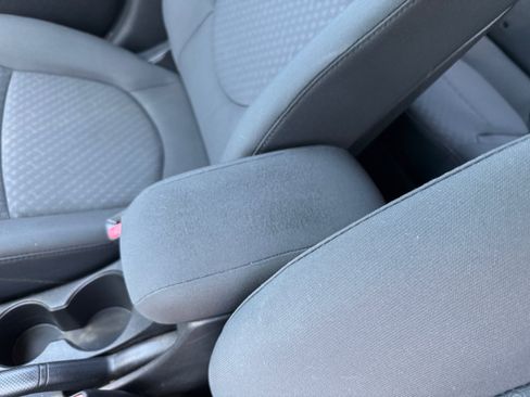 Used 2012 Hyundai Accent SE FWD image 14