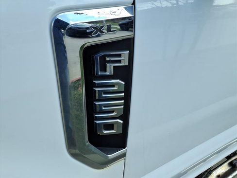 Used 2017 Ford F250 XL w/ Power Equipment Group image 6