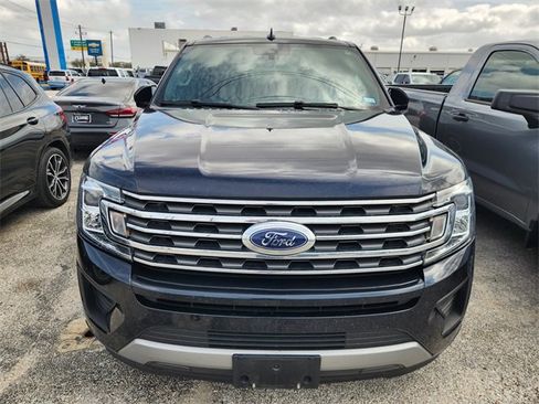 Used 2021 Ford Expedition XLT image 2