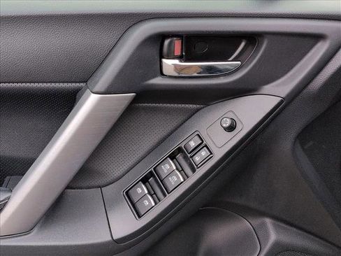 Used 2018 Subaru Forester 2.5i Limited image 12