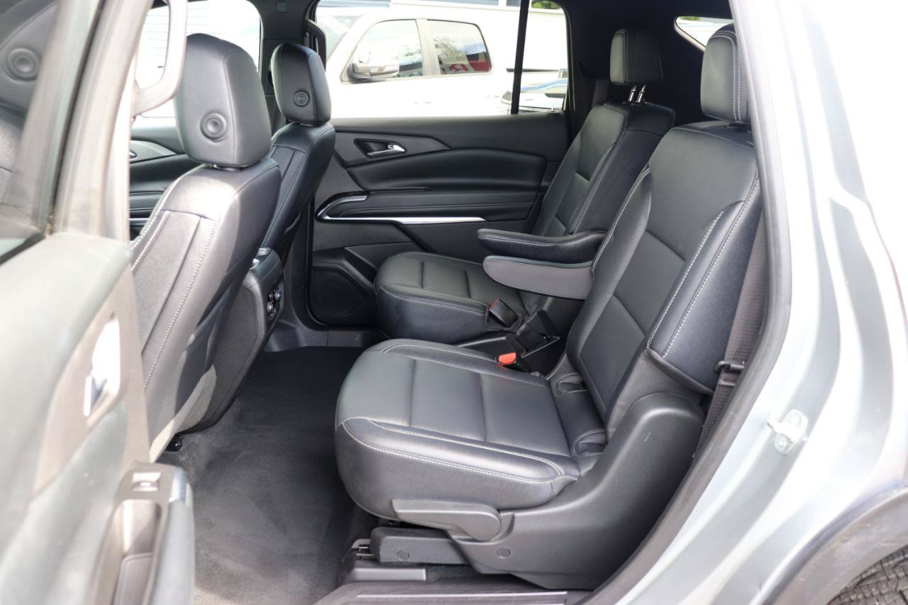 Used 2025 Chevrolet Traverse LT FWD image 12