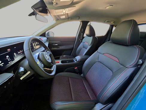 New 2026 Nissan Kicks SR FWD image 15