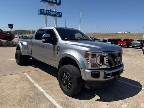 Used 2022 Ford F450 Platinum w/ FX4 Off-Road Package AWD/4WD image 3