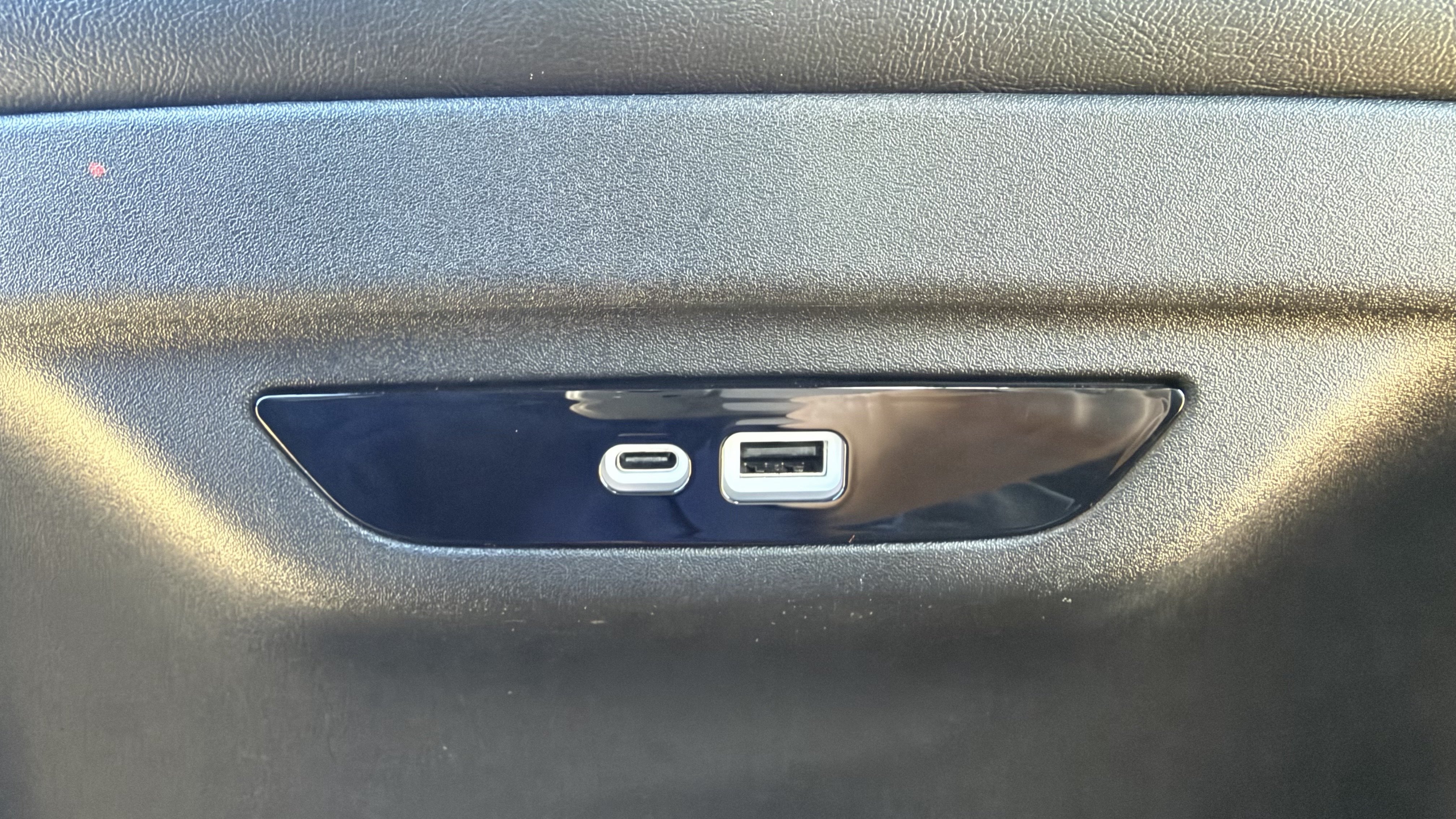 Used 2026 Chrysler Pacifica Limited w/ S Appearance Package FWD image 36