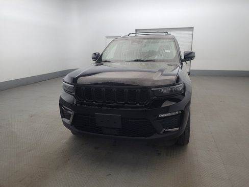 Used 2023 Jeep Grand Cherokee Limited w/ Black Appearance Package AWD/4WD image 15