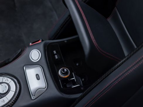 Used 2009 Mercedes-Benz SLR image 27