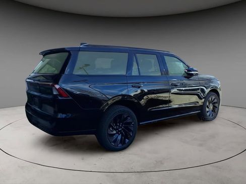 New 2025 Lincoln Navigator Reserve w/ Jet Appearance Package AWD/4WD image 5