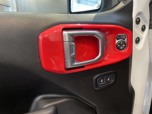 Used 2025 Jeep Gladiator Sport AWD/4WD image 17
