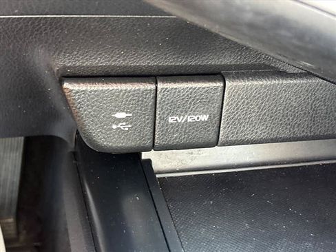 Used 2019 Toyota Camry SE w/ Convenience Package FWD image 16