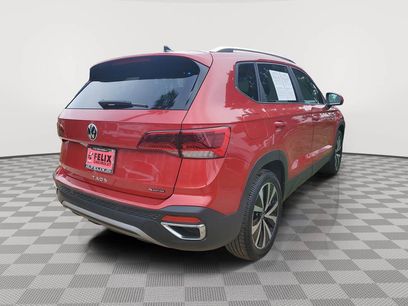 Used 2022 Volkswagen Taos SE w/ Panoramic Sunroof Package