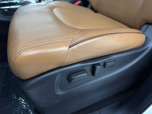 Used 2017 Nissan Armada Platinum w/ Interior Lighting Package RWD image 34