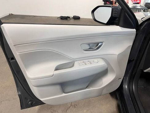 Used 2024 Hyundai Kona Limited image 24