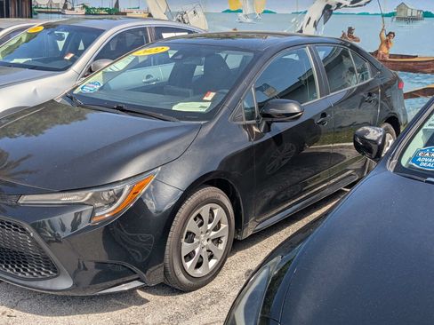 Used 2022 Toyota Corolla LE FWD image 4