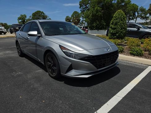 Used 2021 Hyundai Elantra SEL w/ Convenience Package FWD image 1