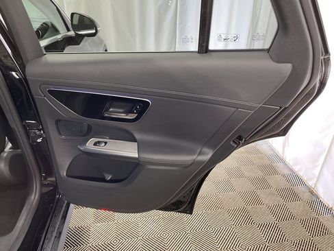 Used 2024 Mercedes-Benz GLC 300 4MATIC image 28