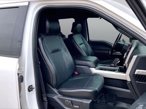 Used 2017 Ford F150 Lariat w/ Equipment Group 502A Luxury AWD/4WD image 9