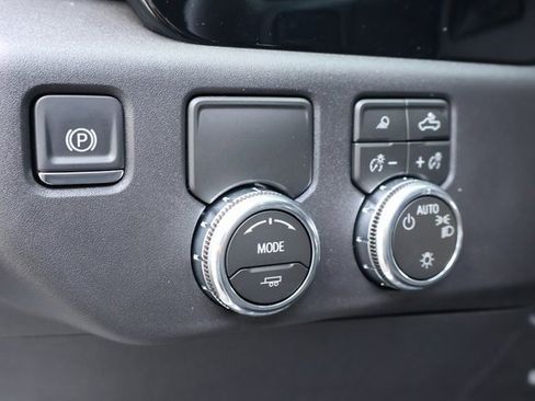 New 2026 GMC Sierra 1500 SLE image 18