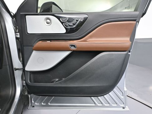 Used 2023 Lincoln Aviator Reserve w/ Equipment Group 201A image 59