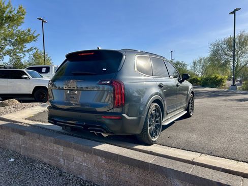 Used 2022 Kia Telluride SX w/ SX Prestige Package image 3