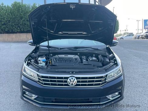 Used 2018 Volkswagen Passat 2.0T SE FWD image 30