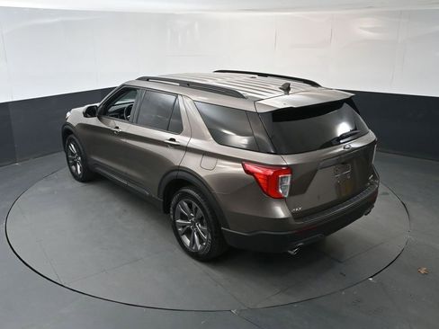 Used 2021 Ford Explorer XLT w/ Equipment Group 202A AWD/4WD image 31