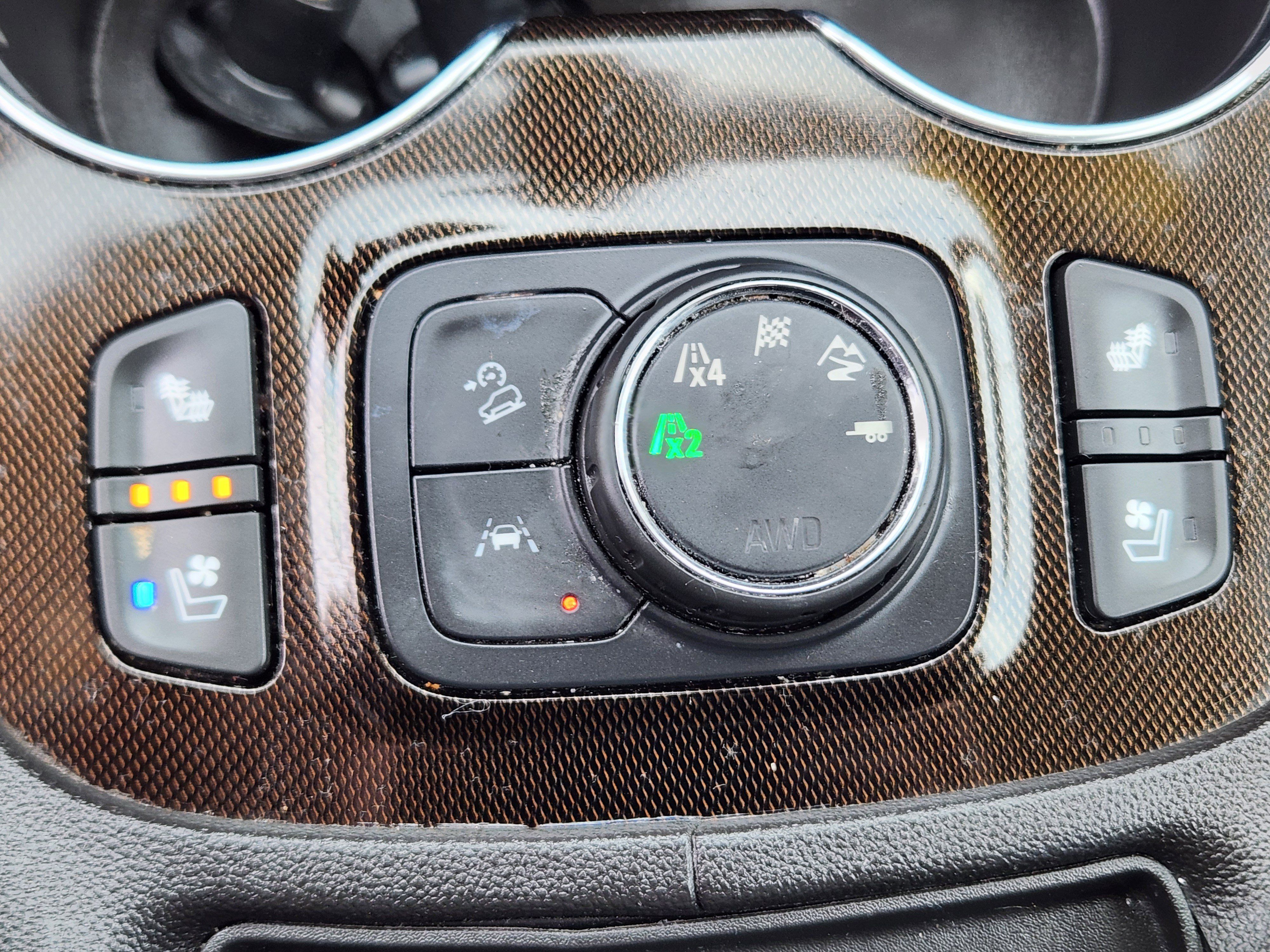 Used 2022 GMC Acadia AT4 w/ Technology Package AWD/4WD image 16