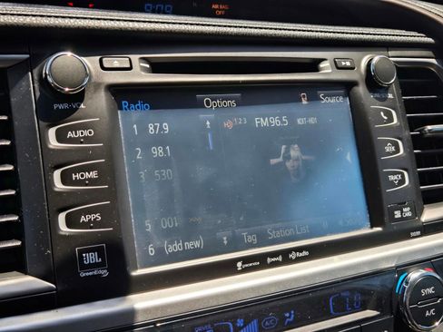 Used 2018 Toyota Highlander Limited Platinum AWD/4WD image 22