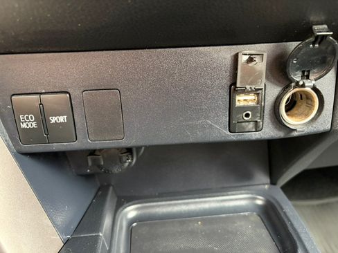 Used 2018 Toyota RAV4 LE w/ All Weather Liner Package AWD/4WD image 34