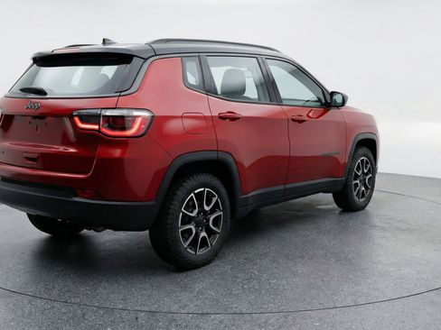 Used 2025 Jeep Compass Trailhawk w/ Trailer Tow Group AWD/4WD image 9