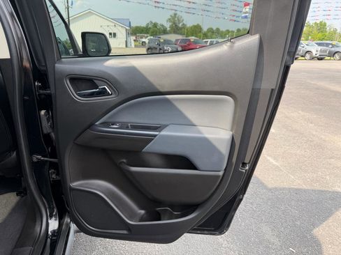 Used 2020 Chevrolet Colorado Z71 w/ Z71 Midnight Edition AWD/4WD image 18