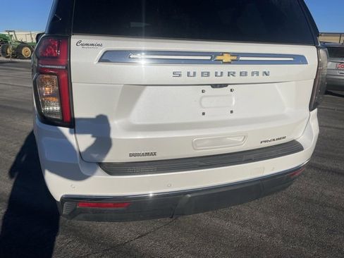 Used 2024 Chevrolet Suburban Premier image 12