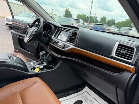 Used 2017 Toyota Highlander Limited AWD/4WD image 45