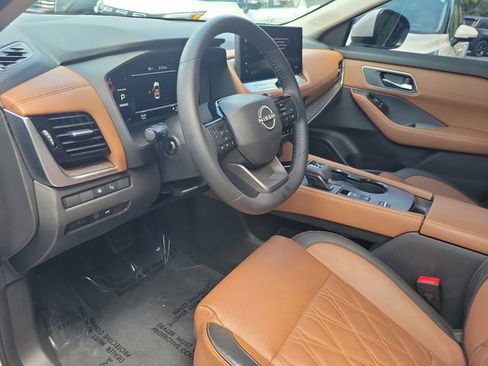 Used 2025 Nissan Rogue Platinum w/ Platinum Premium Package FWD image 16