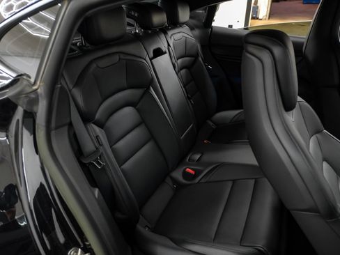 Used 2023 Porsche Taycan image 33