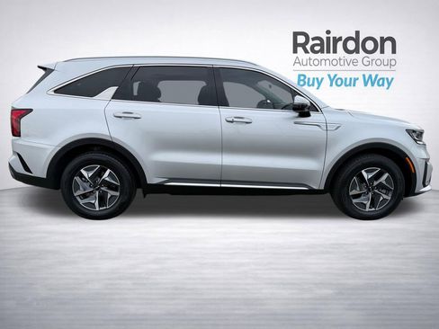 Certified 2022 Kia Sorento S FWD image 9
