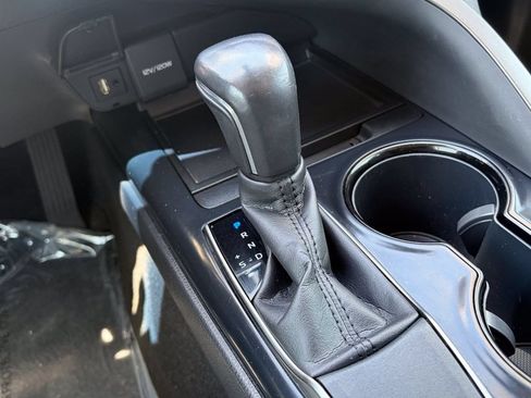 Certified 2018 Toyota Camry SE w/ Moonroof Package FWD image 31
