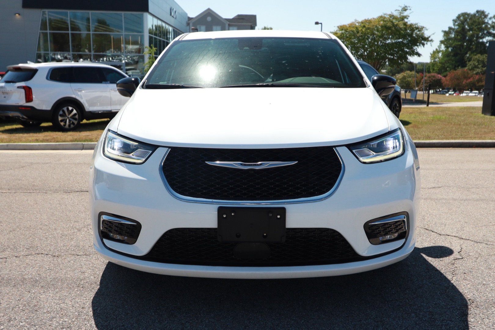 Used 2025 Chrysler Pacifica Select FWD image 8