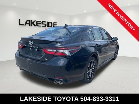 Used 2024 Toyota Camry SE FWD image 4