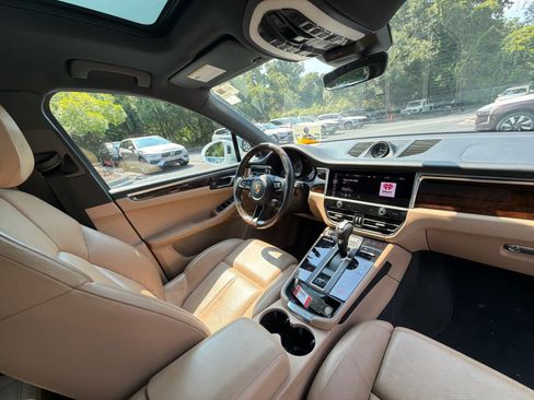 Used 2023 Porsche Macan AWD/4WD image 18