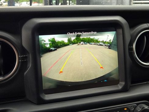 Used 2023 Jeep Wrangler Sahara image 13