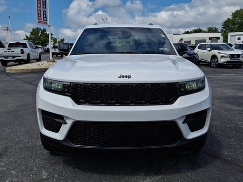 Certified 2023 Jeep Grand Cherokee Altitude AWD/4WD image 2