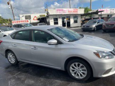 Used 2019 Nissan Sentra SV image 2