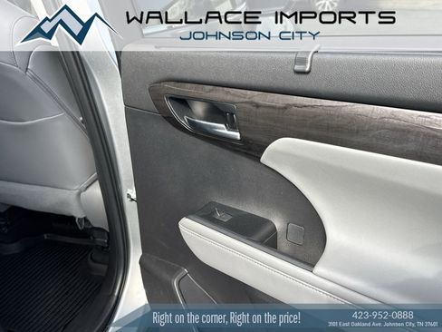 Used 2024 Toyota Highlander Platinum AWD/4WD image 41