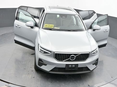 Used 2025 Volvo XC40 B5 Core image 54