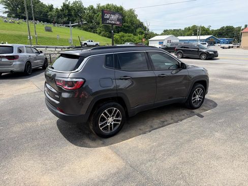 Used 2020 Jeep Compass Latitude w/ Cold Weather Group AWD/4WD image 5