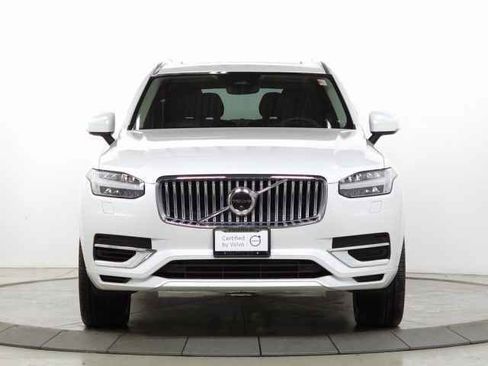 Used 2023 Volvo XC90 T8 Ultimate w/ Lounge Package image 2