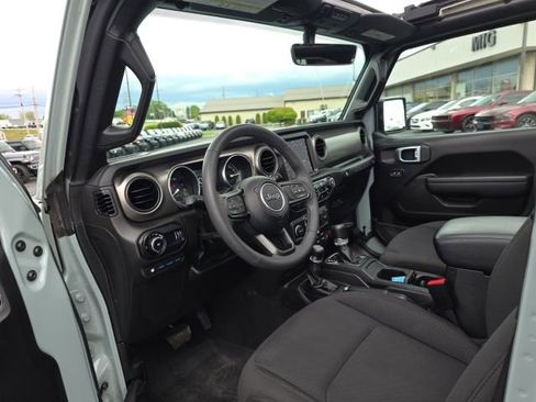 Used 2023 Jeep Wrangler Unlimited w/ Sun & Screen Package AWD/4WD image 18