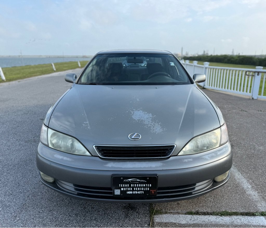 Used 1998 Lexus ES 330 w/ Leather Trim Pkg FWD image 2