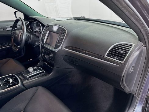 Used 2019 Chrysler 300 Touring w/ Sport Appearance Package image 34