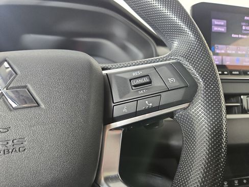 Used 2022 Mitsubishi Outlander ES image 16